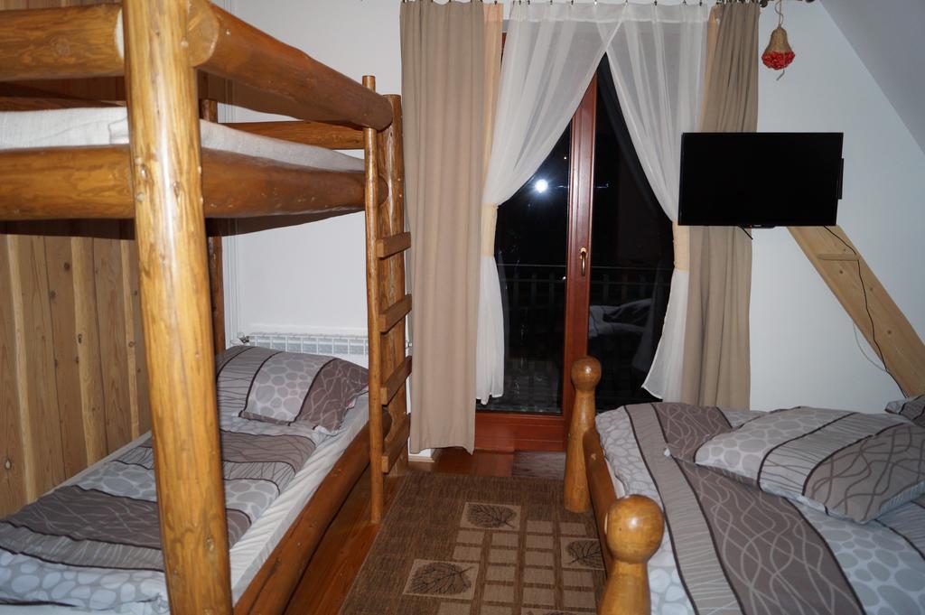 Apartamenty I Pokoje Rodzinne ชาร์นาโกรา ภายนอก รูปภาพ
