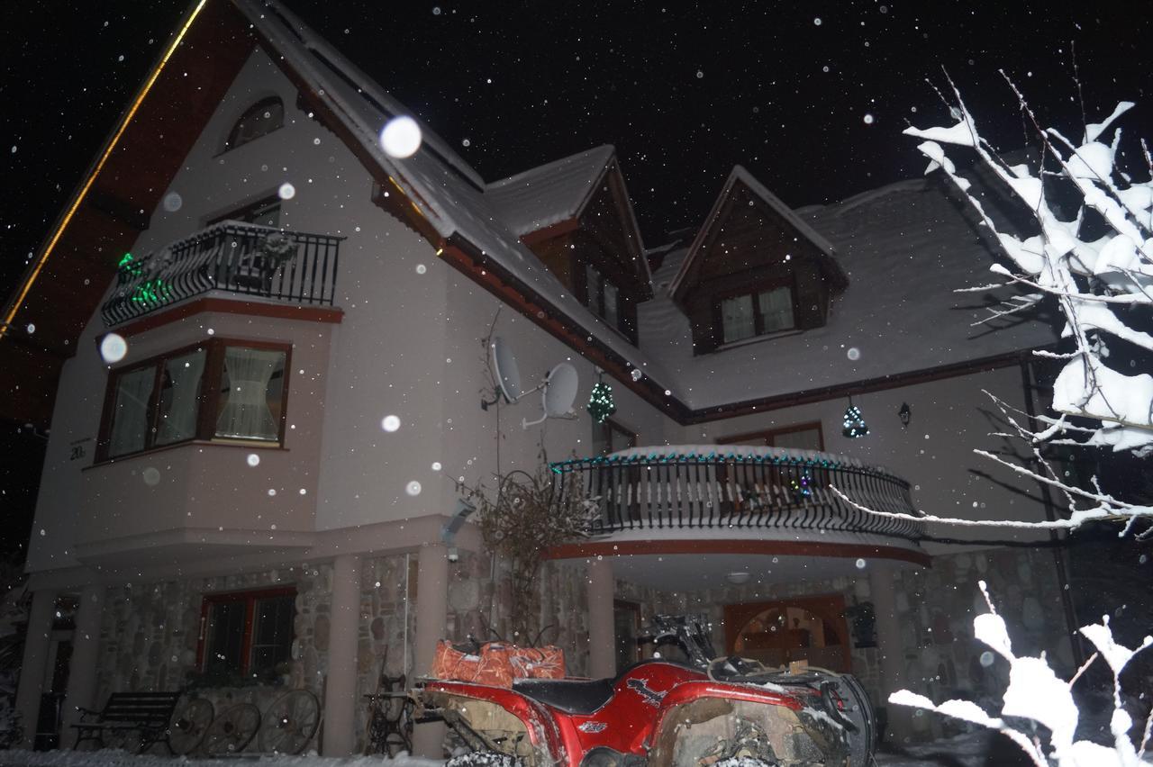 Apartamenty I Pokoje Rodzinne ชาร์นาโกรา ภายนอก รูปภาพ