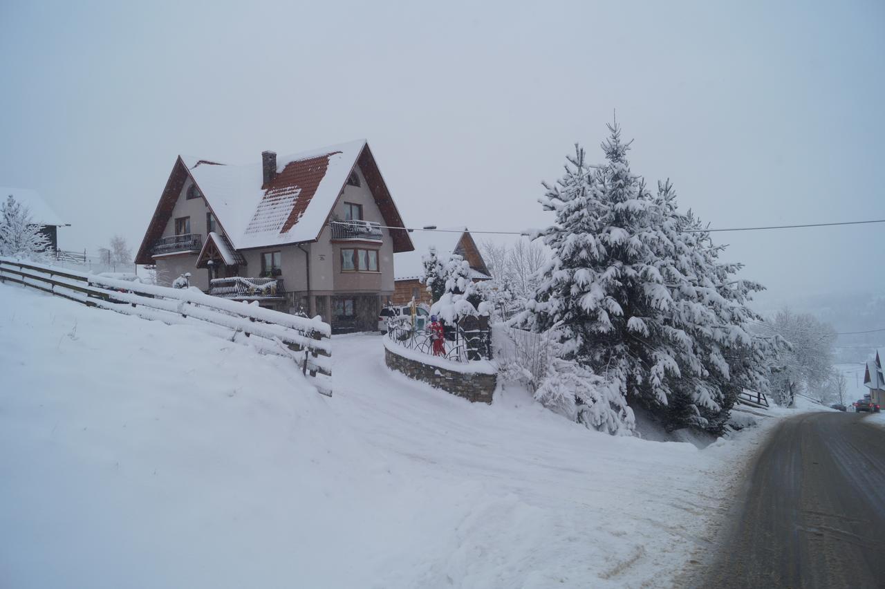 Apartamenty I Pokoje Rodzinne ชาร์นาโกรา ภายนอก รูปภาพ